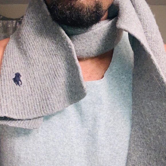 ❌(SOLD ELSEWHERE)❌
Polo Waffle Cashmere Wool Scarf In Light Grey⚪️ - Picture 4 of 5